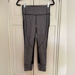 Lululemon 7/8 length black & white leggings